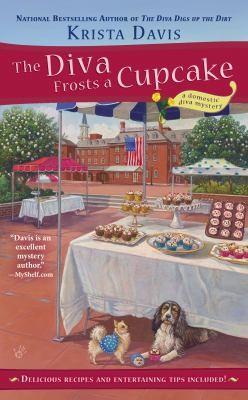 Krista Davis: The Diva Frosts A Cupcake (2013, Berkley)