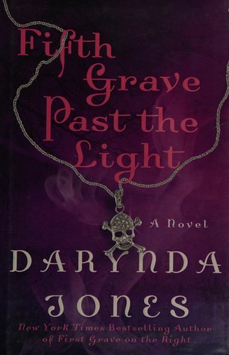 Darynda Jones: Fifth grave past the light (2013)