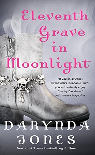 Darynda Jones: Eleventh Grave in Moonlight (Paperback, 2017, St. Martin's Paperbacks)
