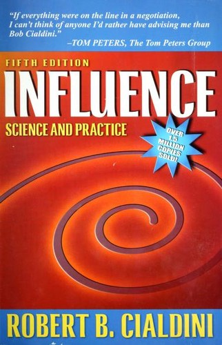 Robert B. Cialdini: Influence (Paperback, 2009, Pearson Education)