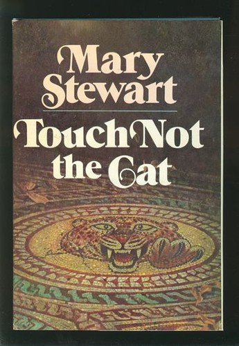 Mary Stewart: Touch not the cat. (1977, Book Club Associates)