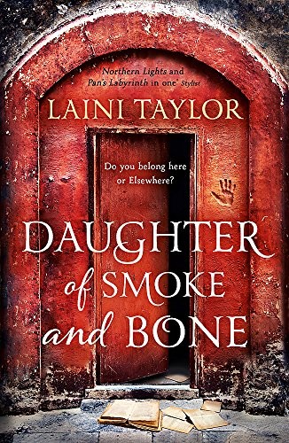 Laini Taylor: Daughter of Smoke and Bone (Daughter of Smoke and Bone Trilogy) (Paperback, 2001, Hodder Paperback)