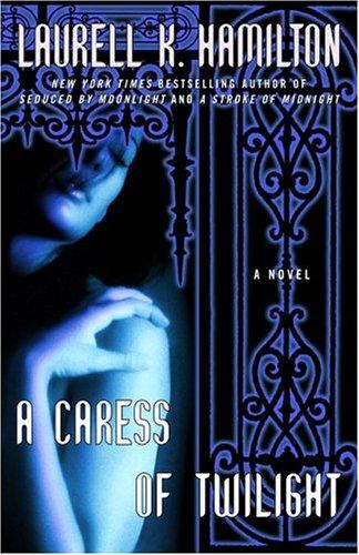 Laurell K. Hamilton: A Caress of Twilight (Paperback, 2005, Ballantine Books)