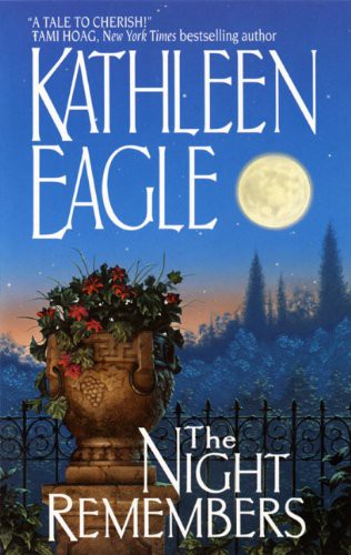 Kathleen Eagle: The Night Remembers (Paperback, 1998, HarperTorch)