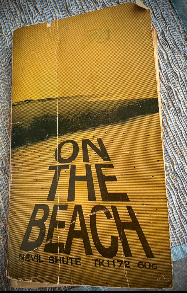 Nevil Shute: On the Beach (Paperback, 1967, Scholastic Book Services)