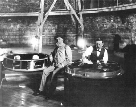 Alvan Graham Clark and his assistant Carl Lundin (right) alongside of the 40-inch Lens.